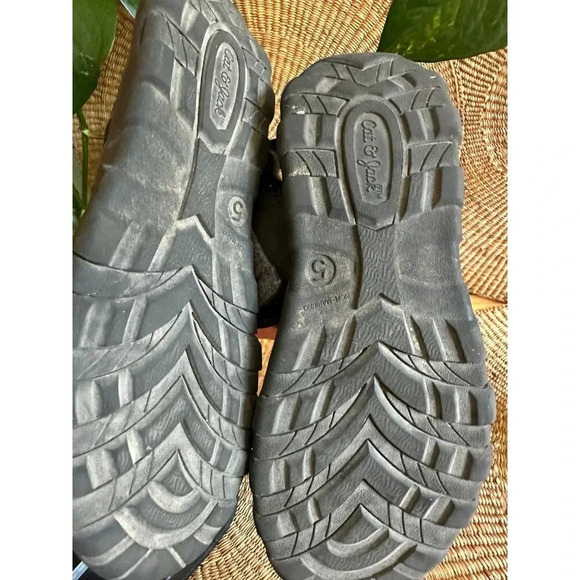 Boys size 2/3 & 5 Slip on Flip flops - Picture 6 of 7